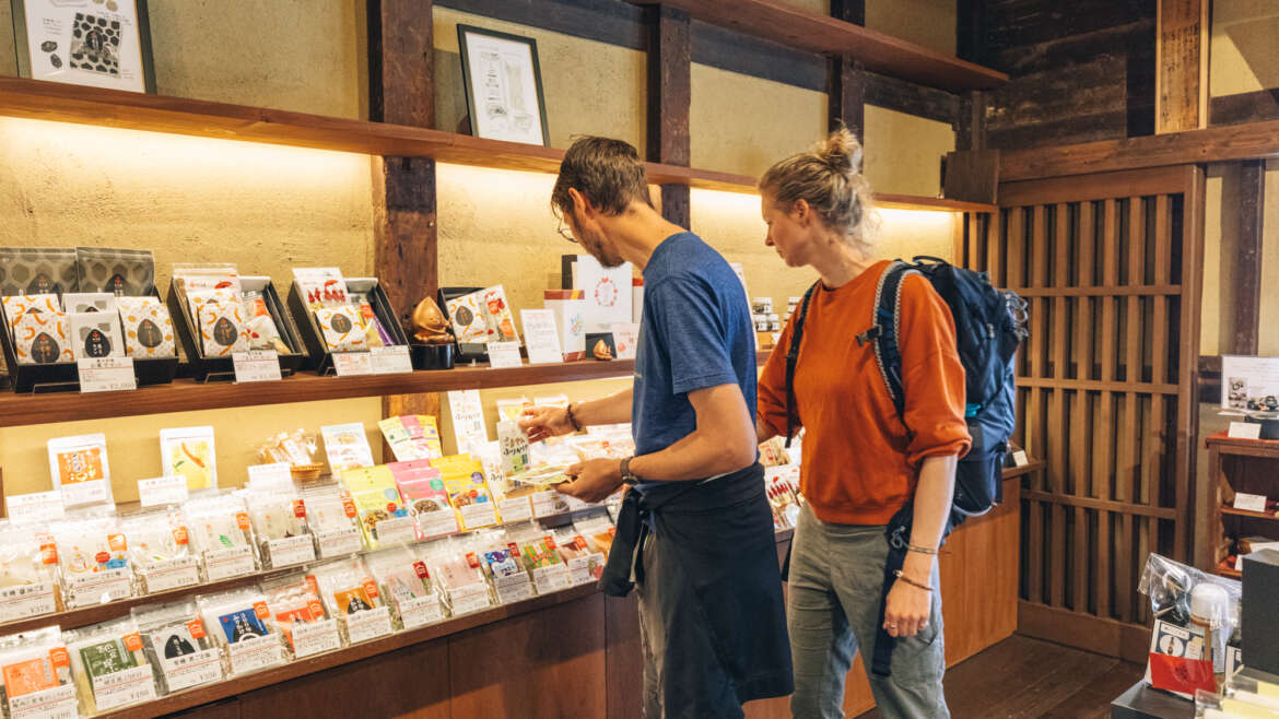 Why I Start My Cooking Class with a Local Food Tour